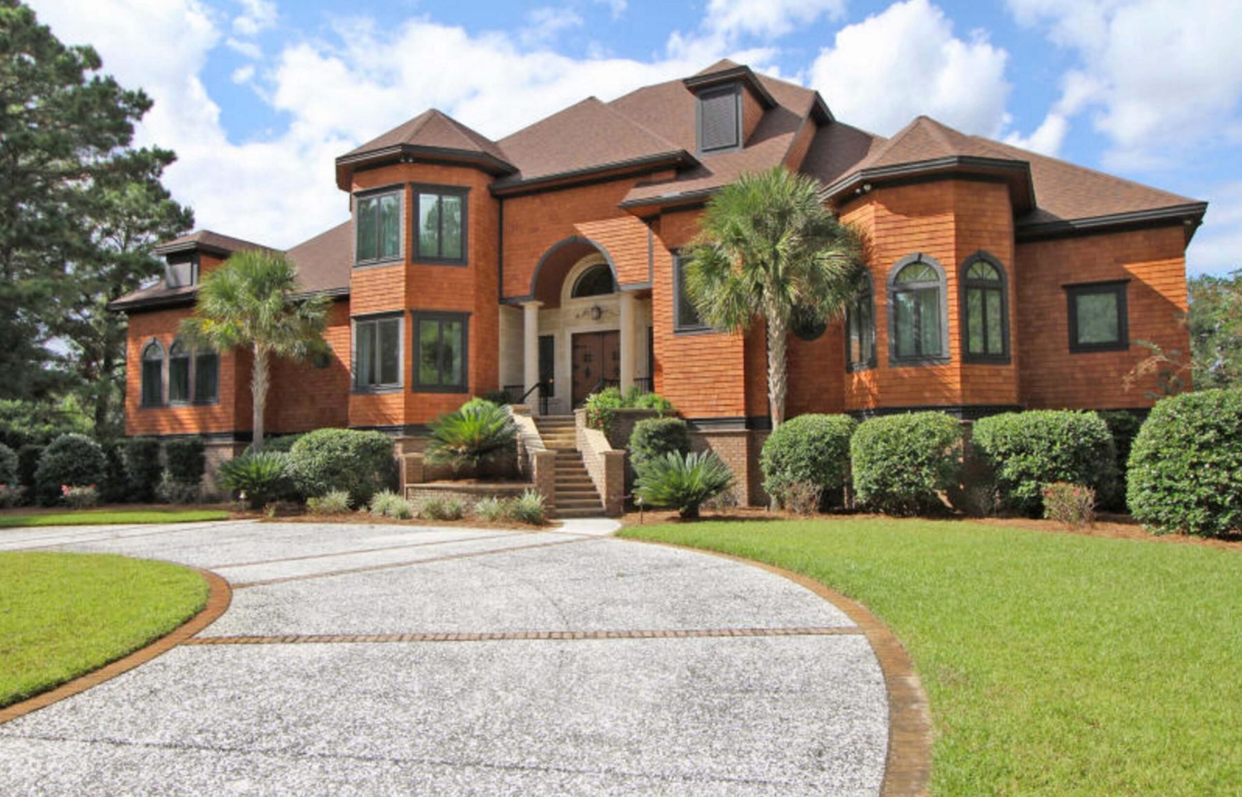 Luxury custom home by Easterlin Company