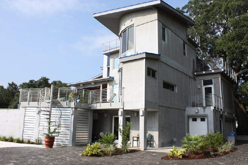 River Road Estate dining area